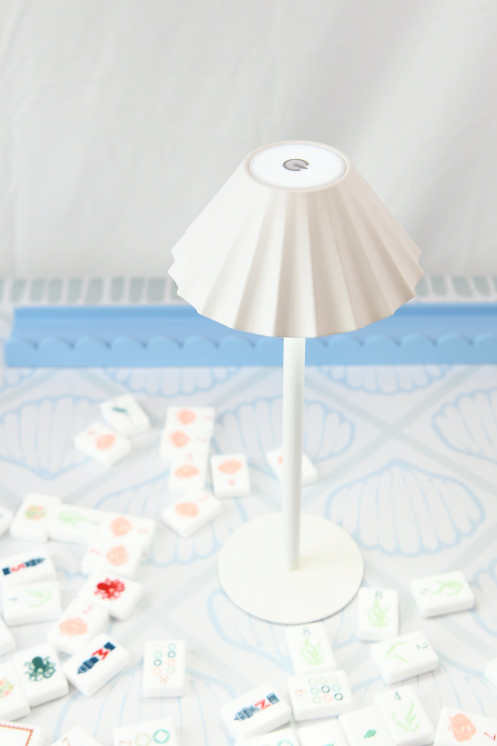 White Scallop Mahjong Table Lamp