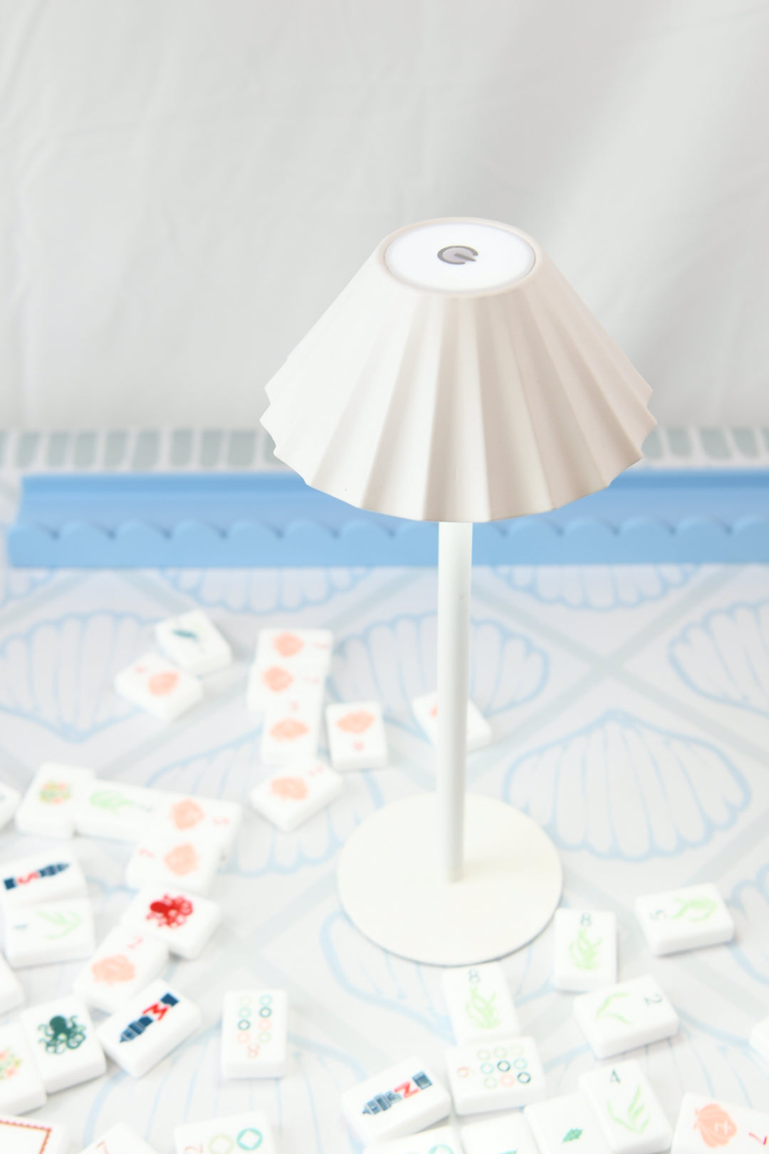 White Scallop Mahjong Table Lamp