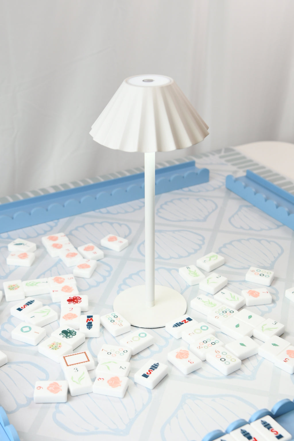 White Scallop Mahjong Table Lamp
